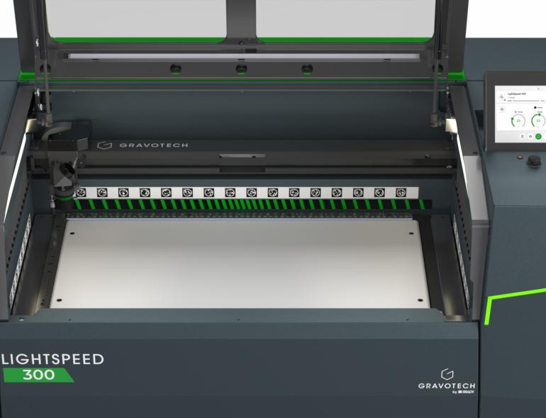 mac-p-lightspeed300-CO2-from-above-top-door-open.webp
