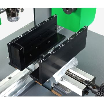 ASSEMBLY OF 4 COSMETIC JIGS E